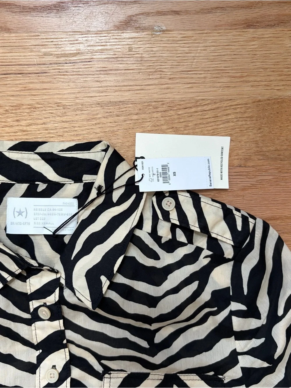 Banana Republic rails button